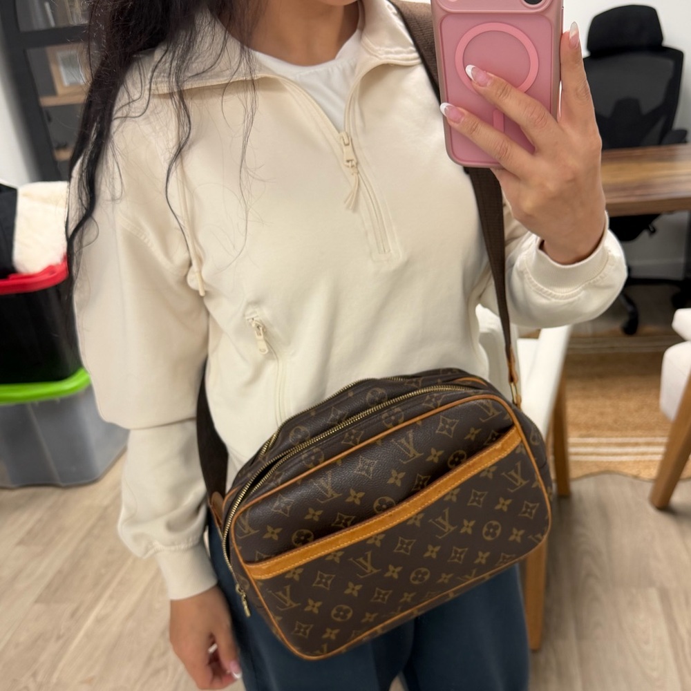 Louis Vuitton Monogram Reporter PM
Brown Crossbody Bag Unisex Adults